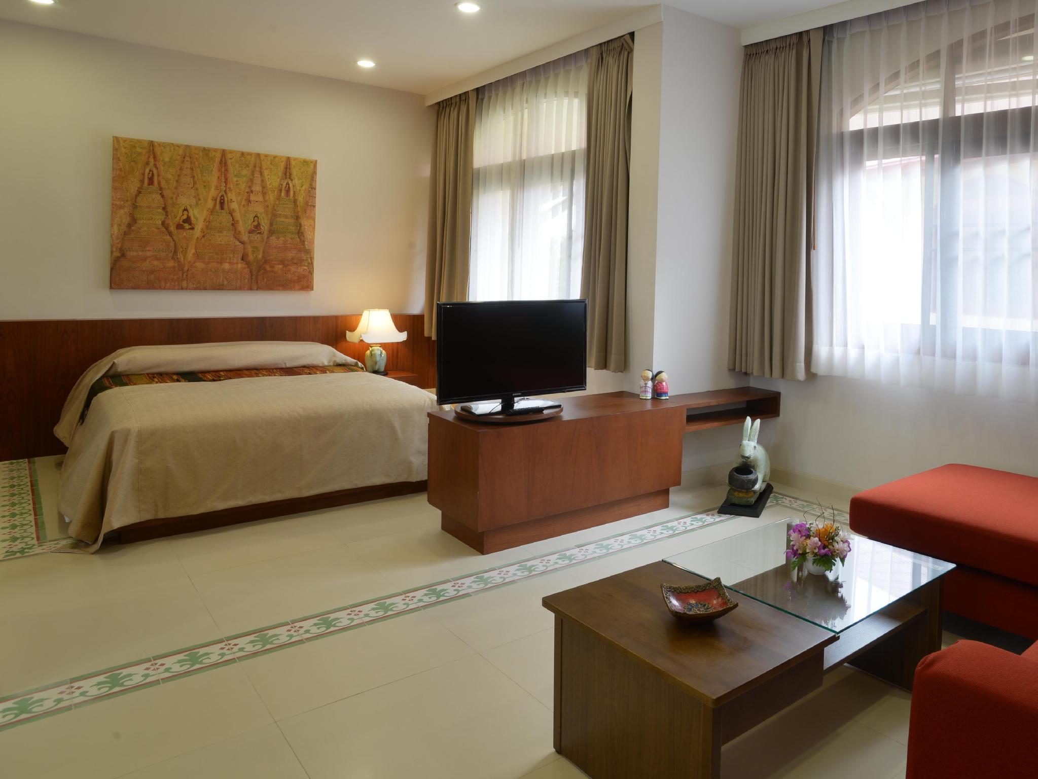 The Golden Wells Residence by null