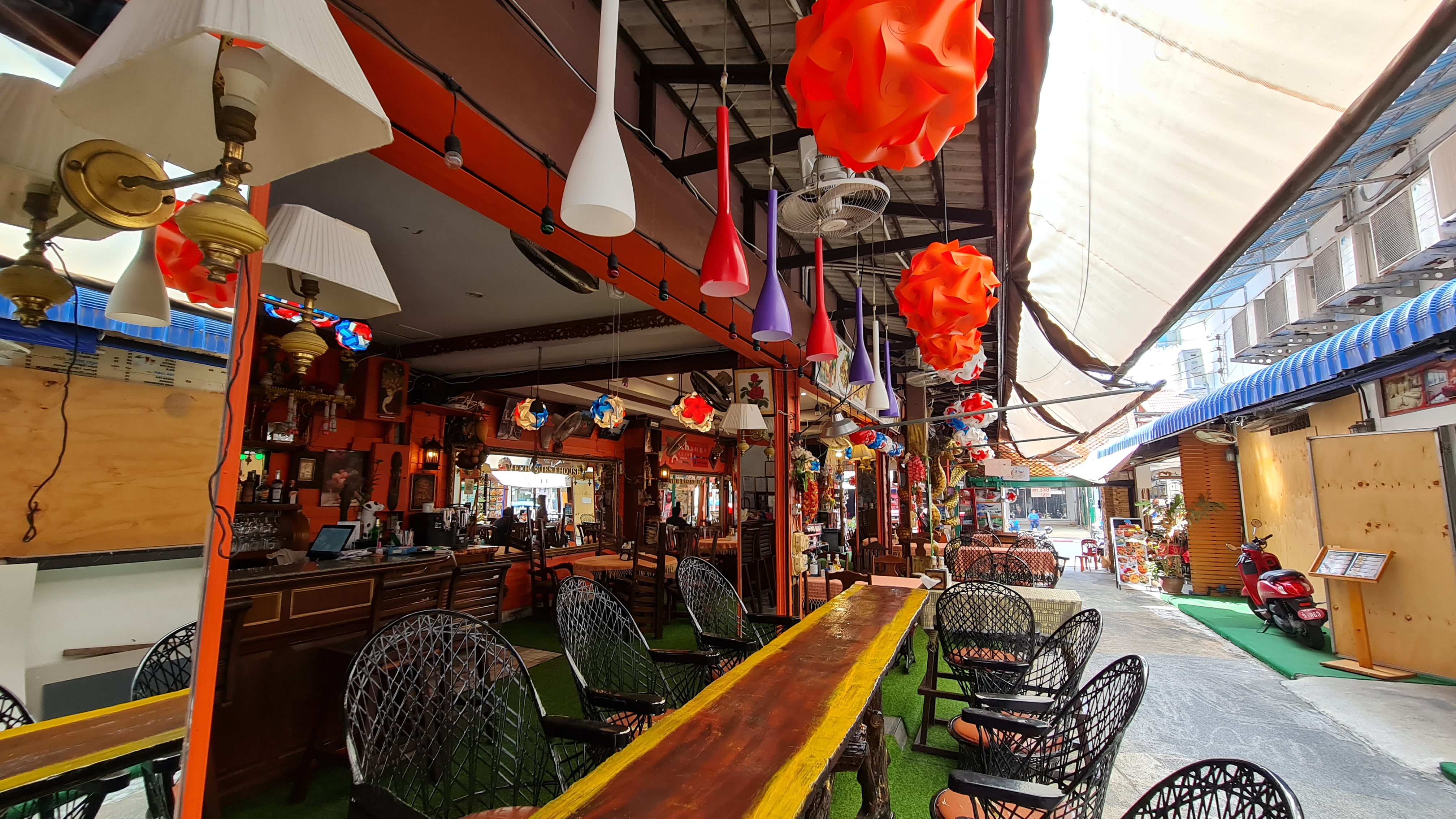 Vech Guesthouse Patong by ZUZU