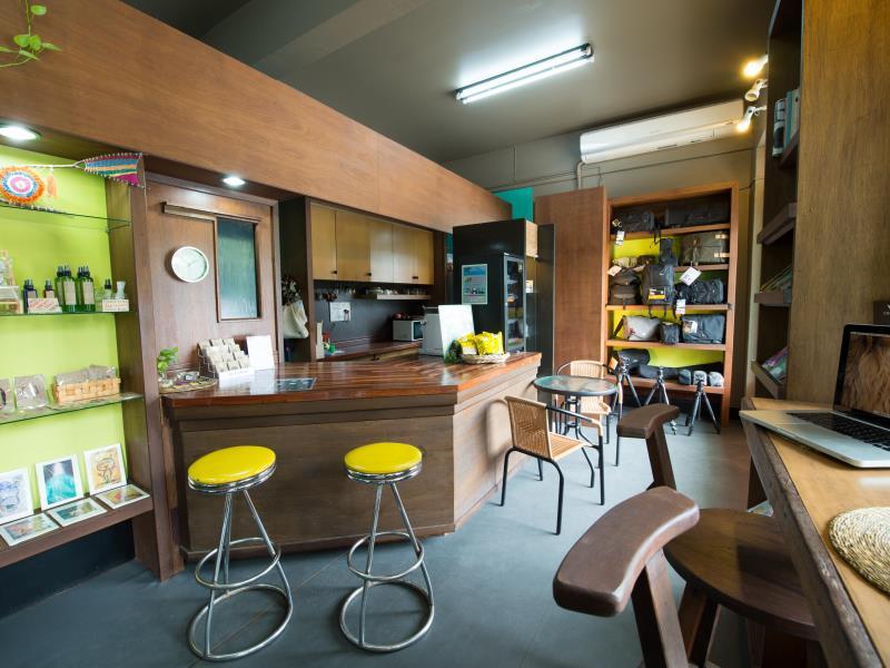 60 Bluehouse by null
