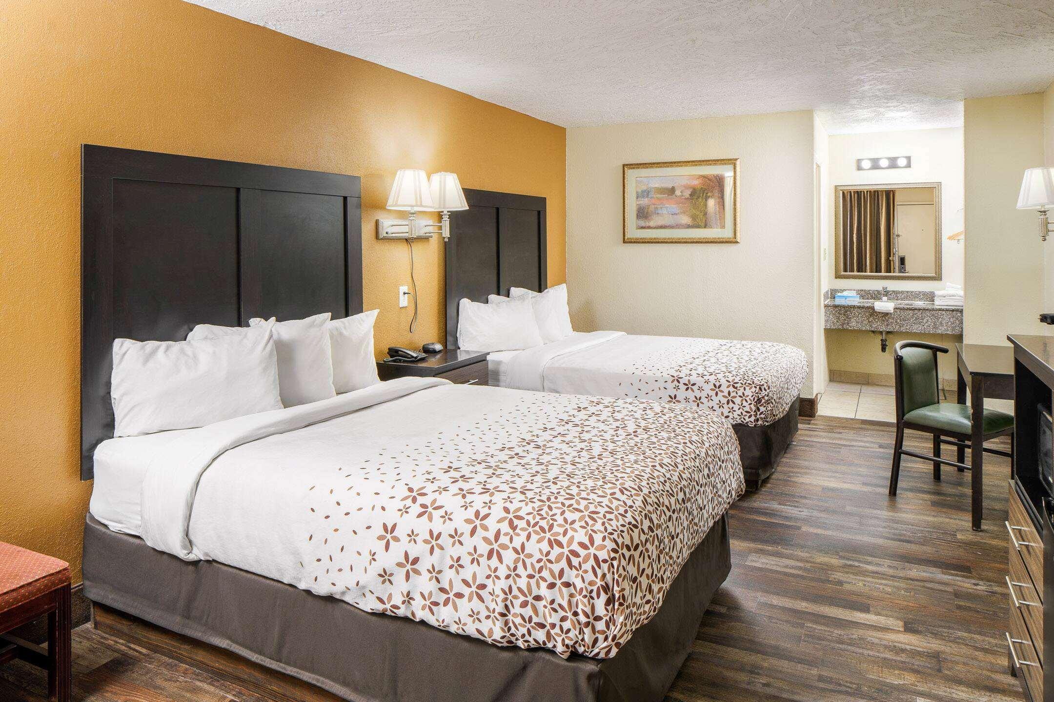 Americana Inn A Travelodge By Wyndham