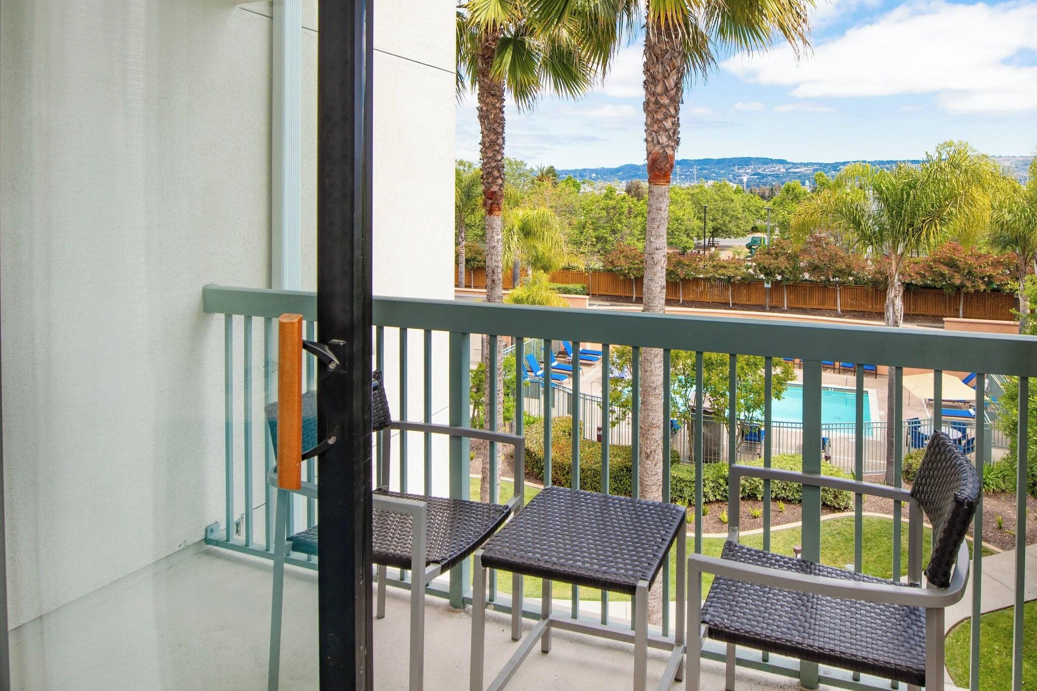 Courtyard By Marriott Oakland Airport