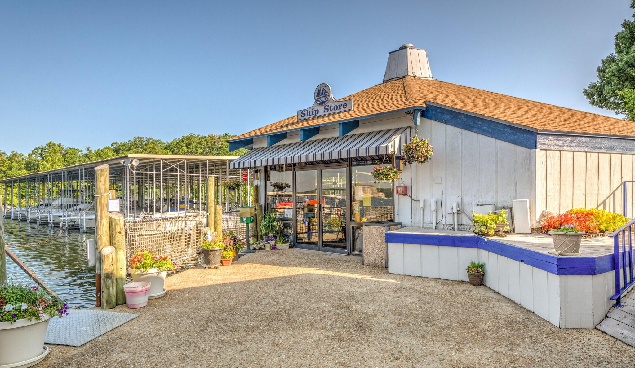 Lodge Of Four Seasons Golf Resort Marina Spa