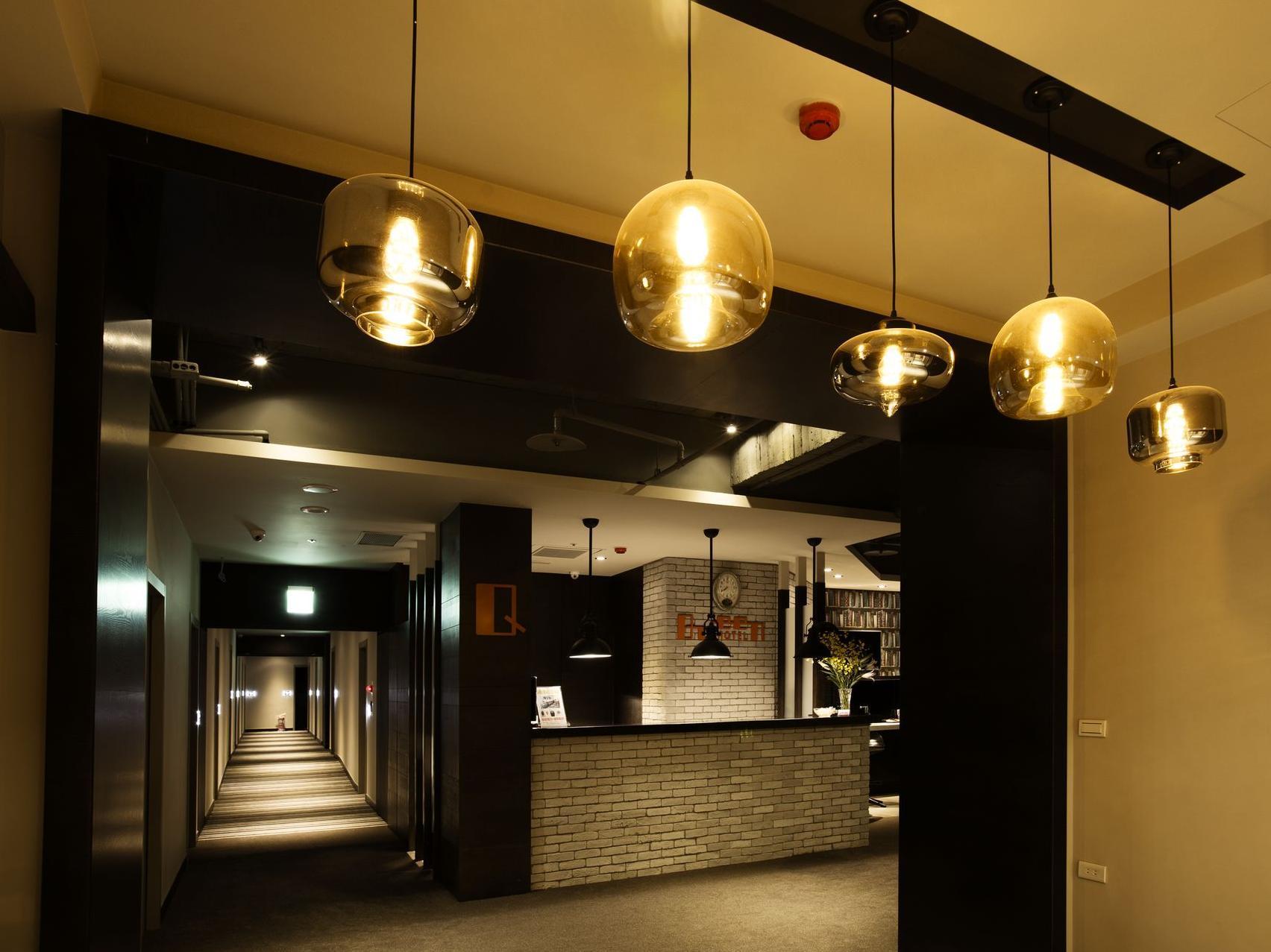 Queen Hotel II