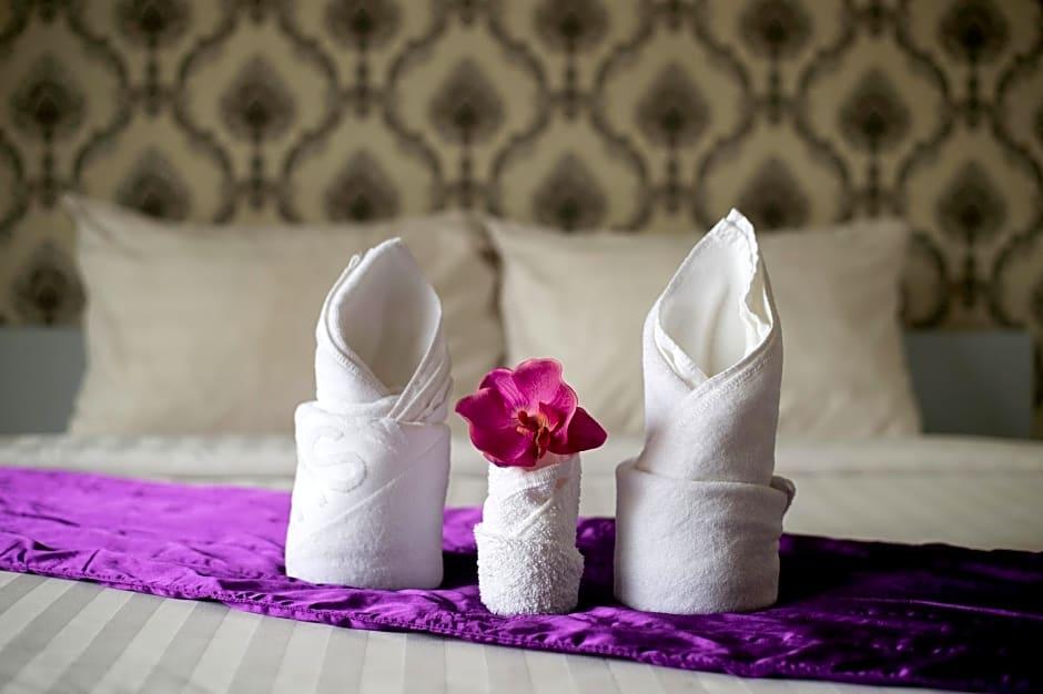 White Residence Hotel & Apartment