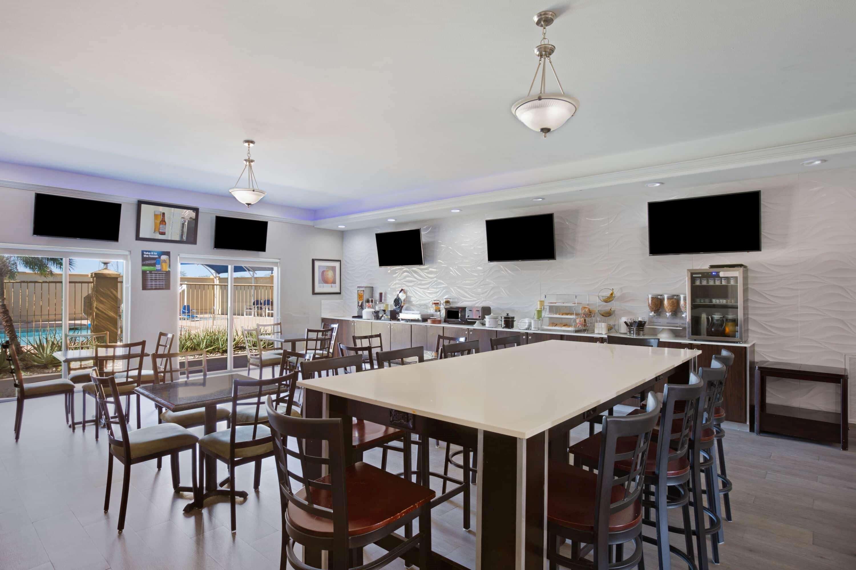 La Quinta Inn Suites By Wyndham Raymondville