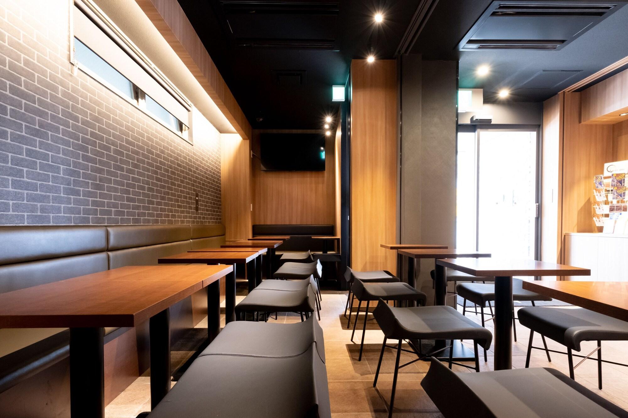 Nipponbashi Crystal Hotel