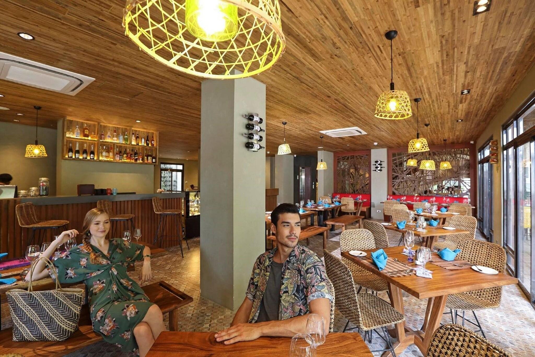 Spin Designer Hostel by null