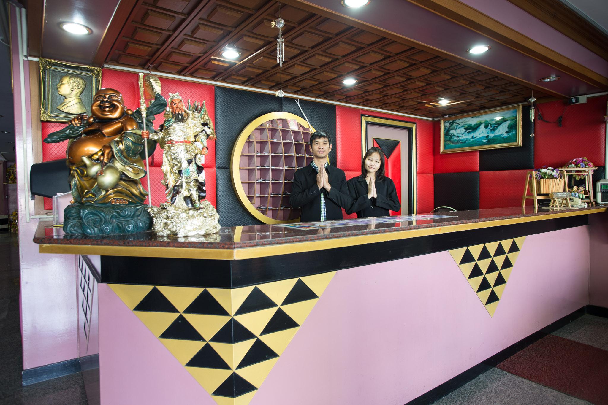 Grand Leo Hotel