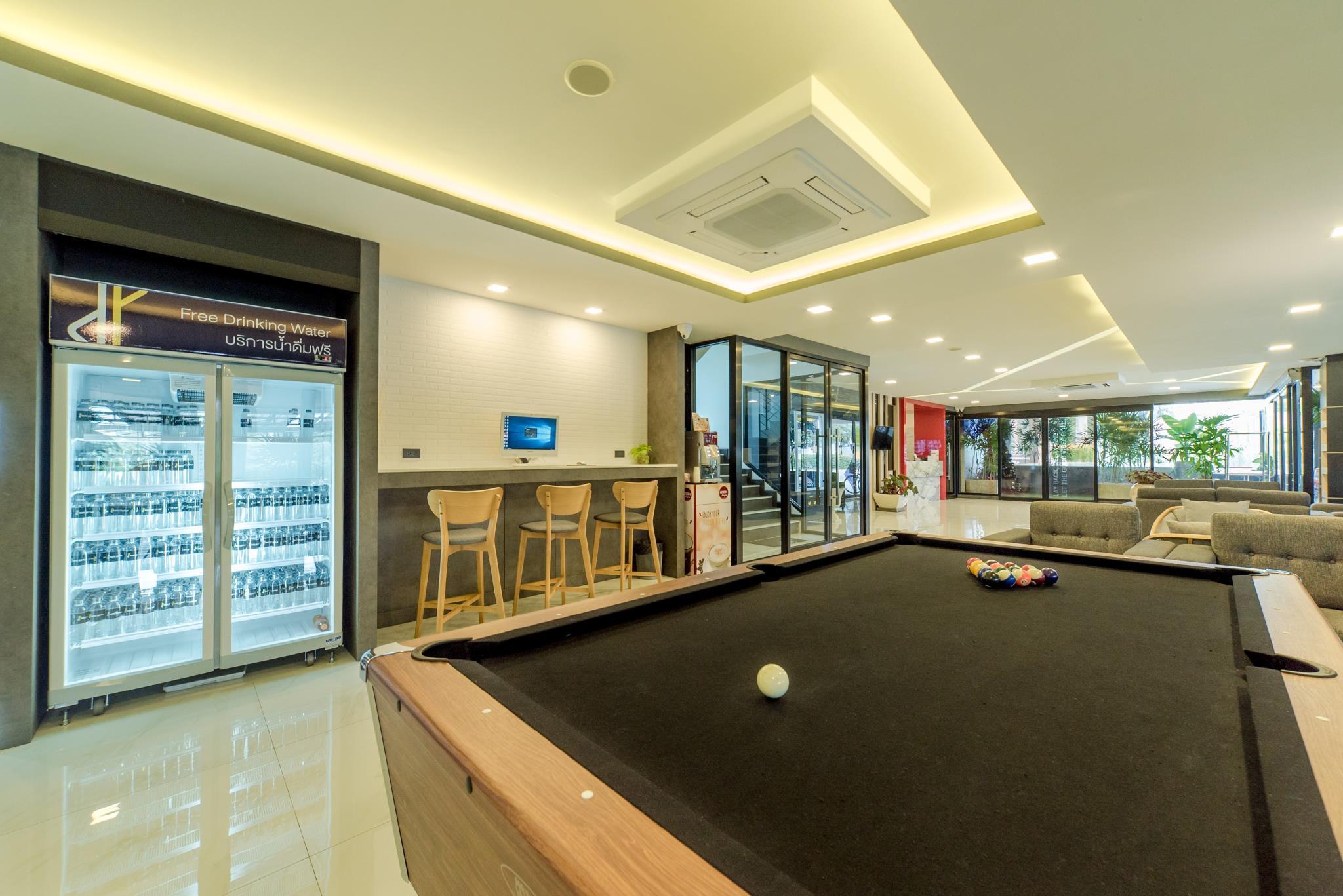 PAUSE AND PLAY HOTEL