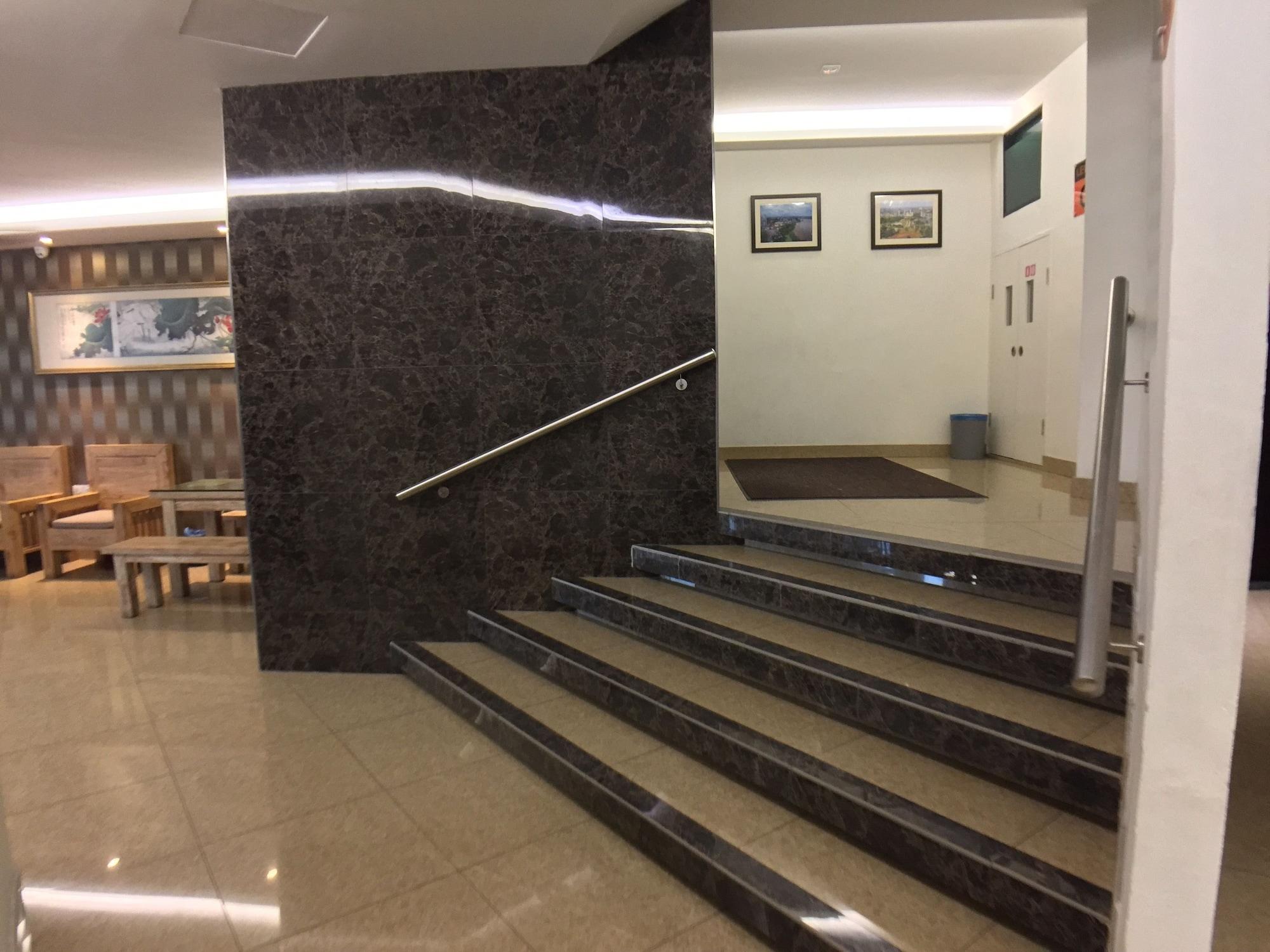 Padungan Hotel by null