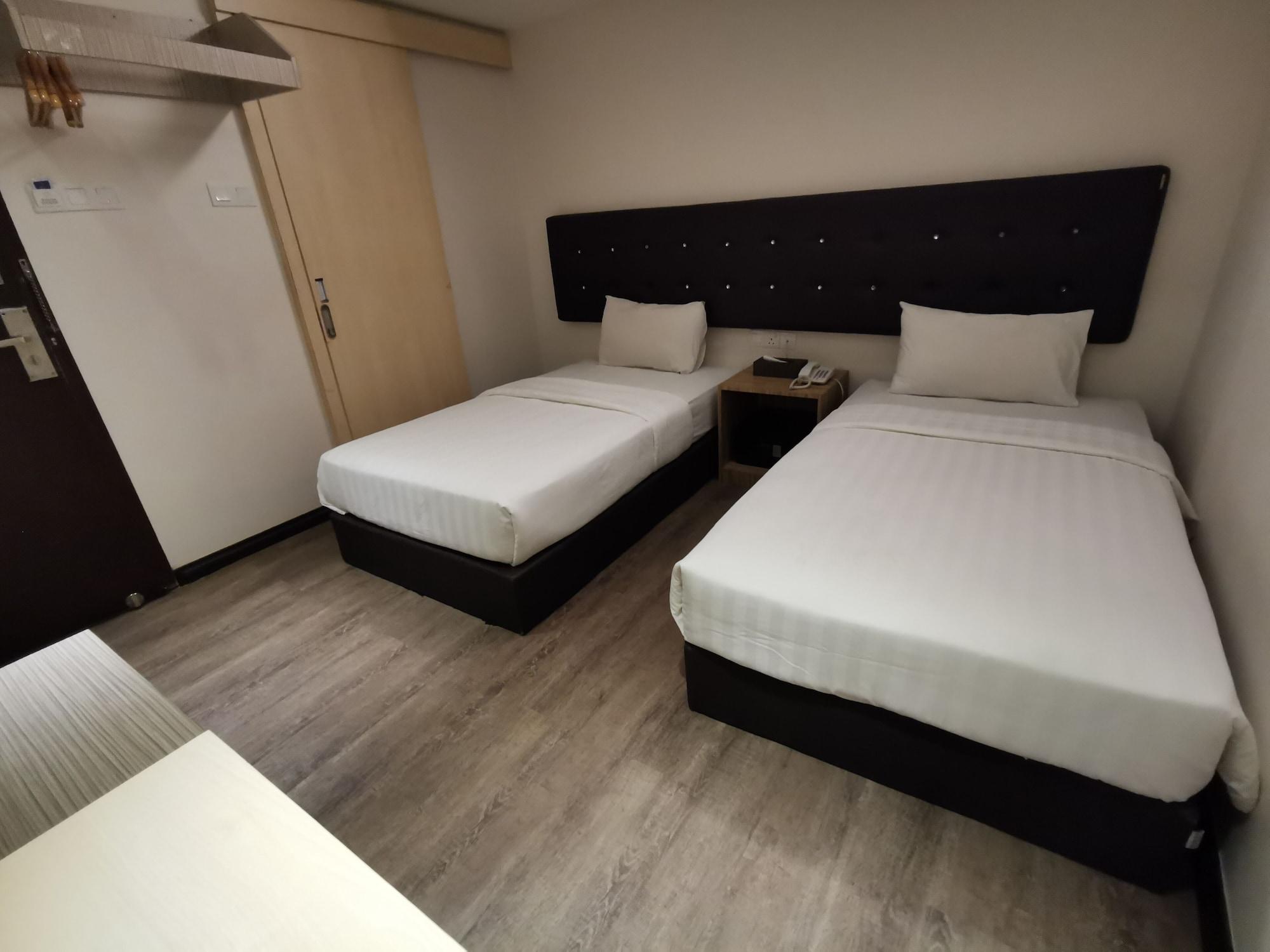 Ease Hotel