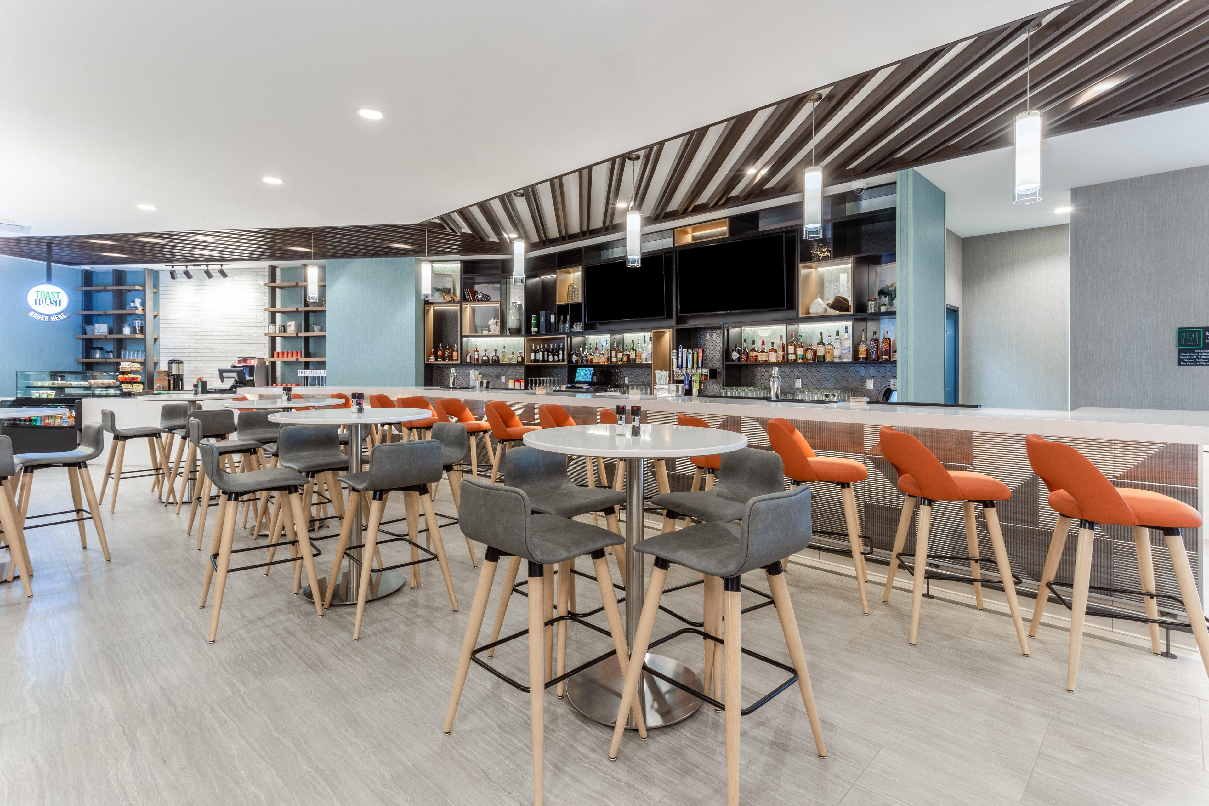 Holiday Inn & Suites Cedar Falls-Waterloo Event Ct