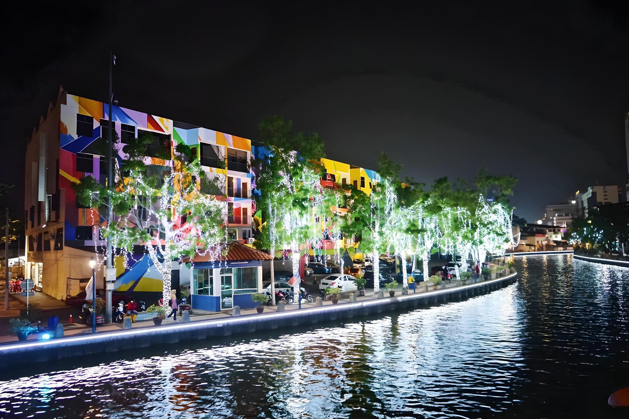 906 Riverside Hotel