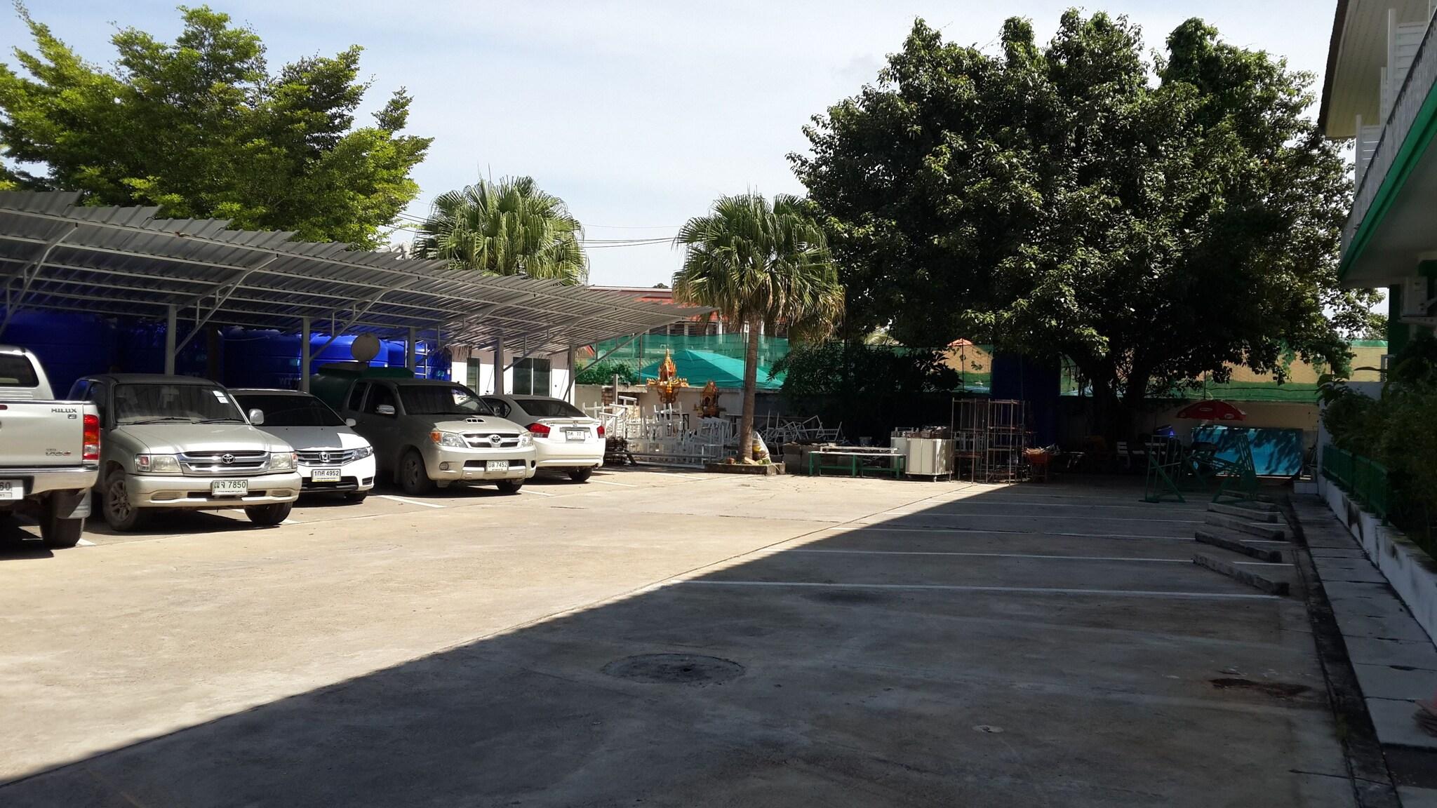 Khun Chaweng Resort