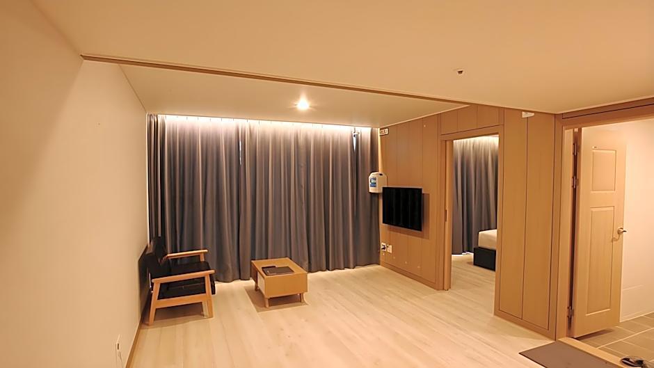 Seopjikoji Sunrise hotel