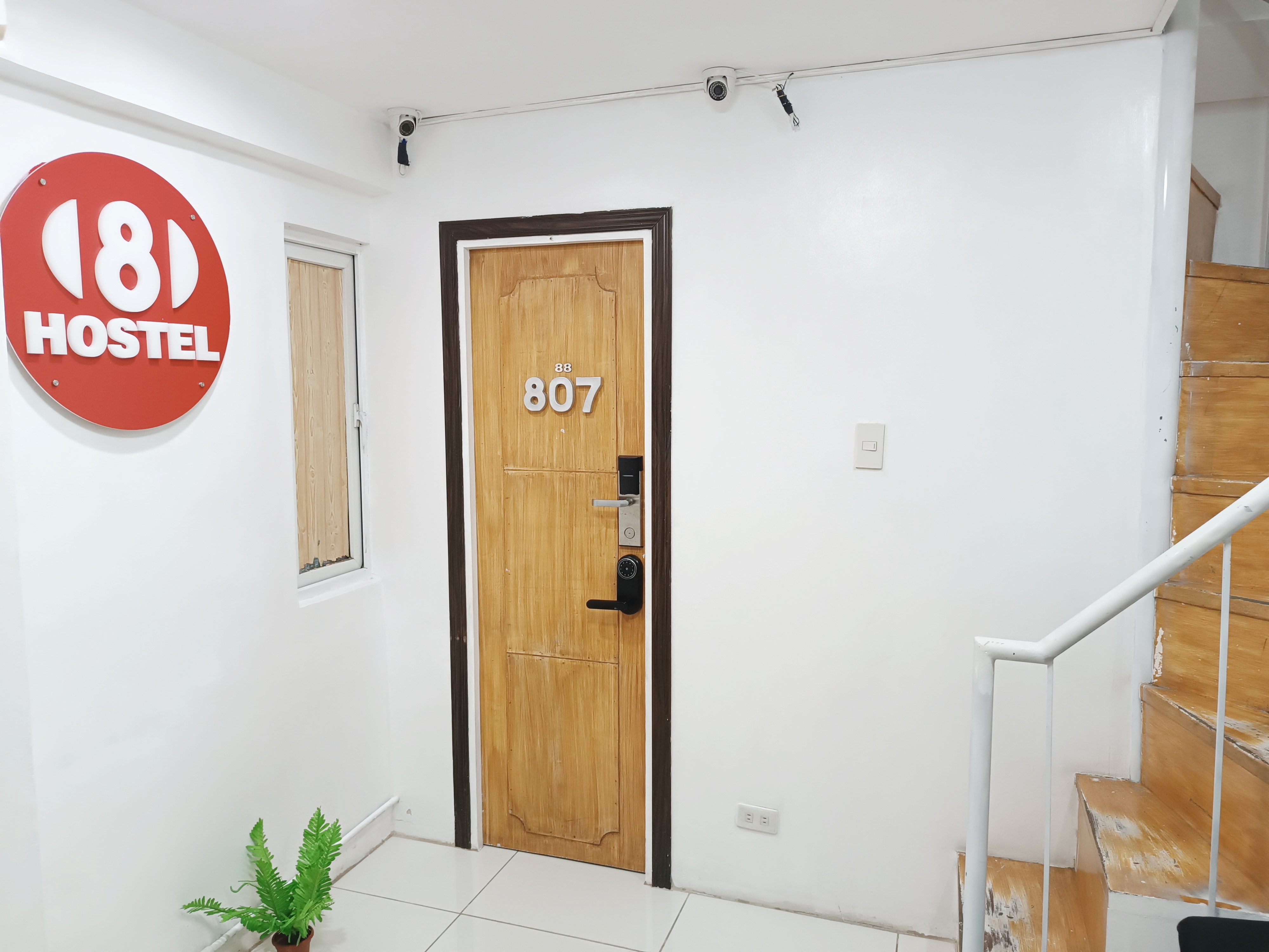 8hostel