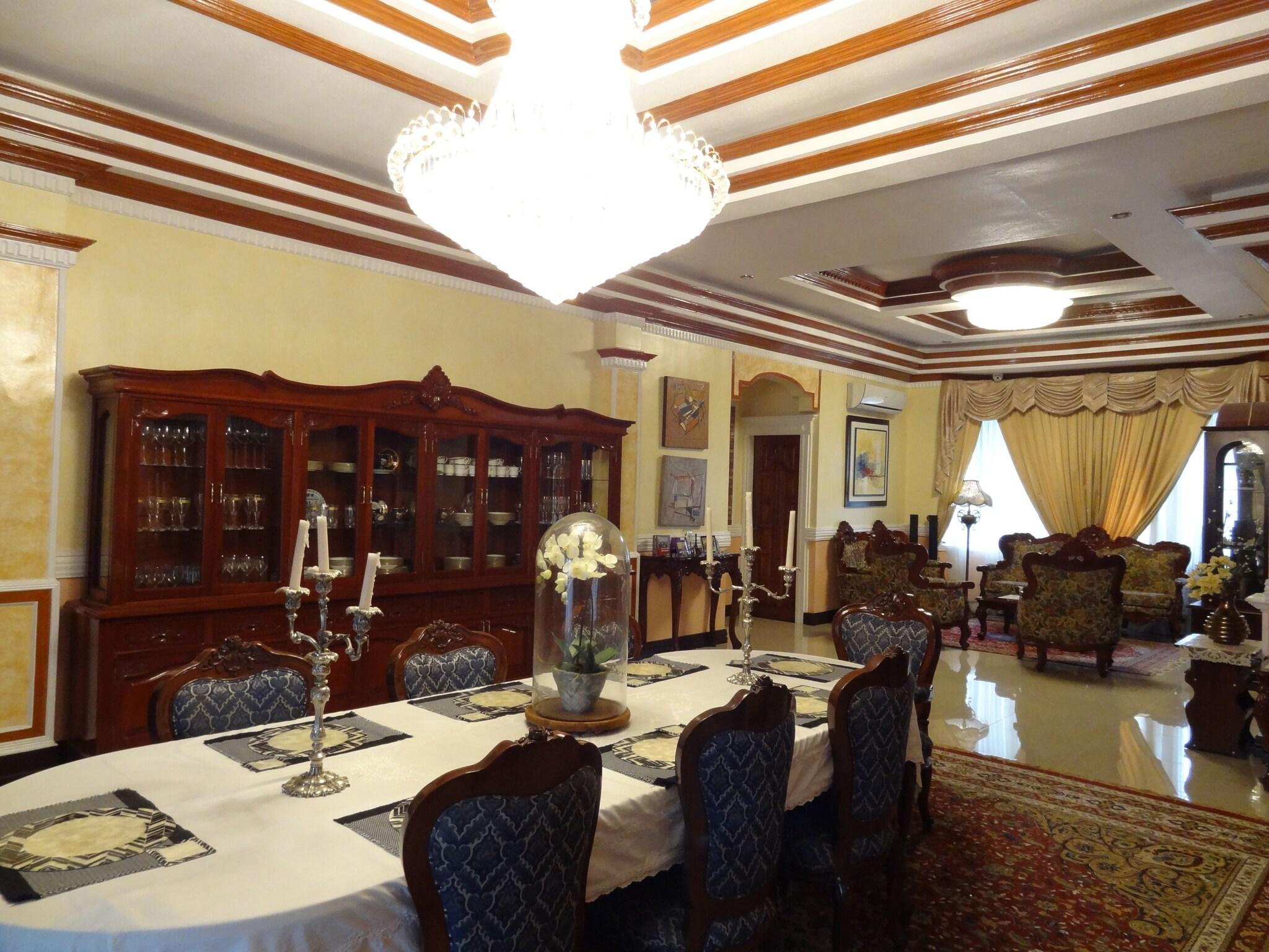 The Executive Villa Inn Suites