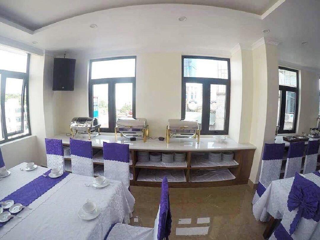 White Crown Hotel