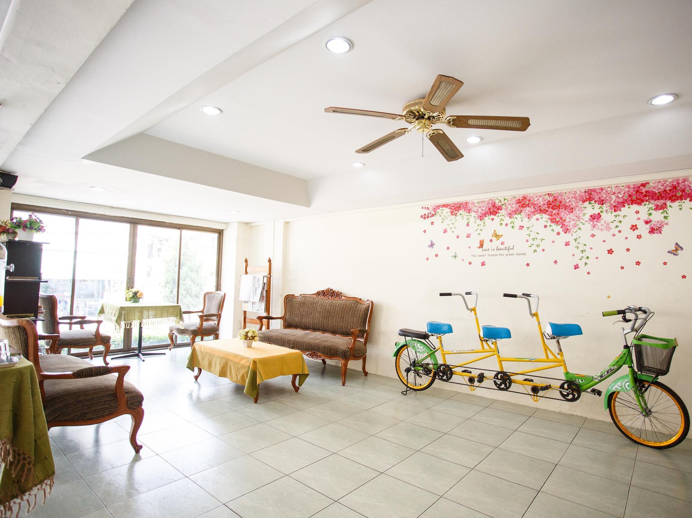 Regent Ngamwongwan Hotel