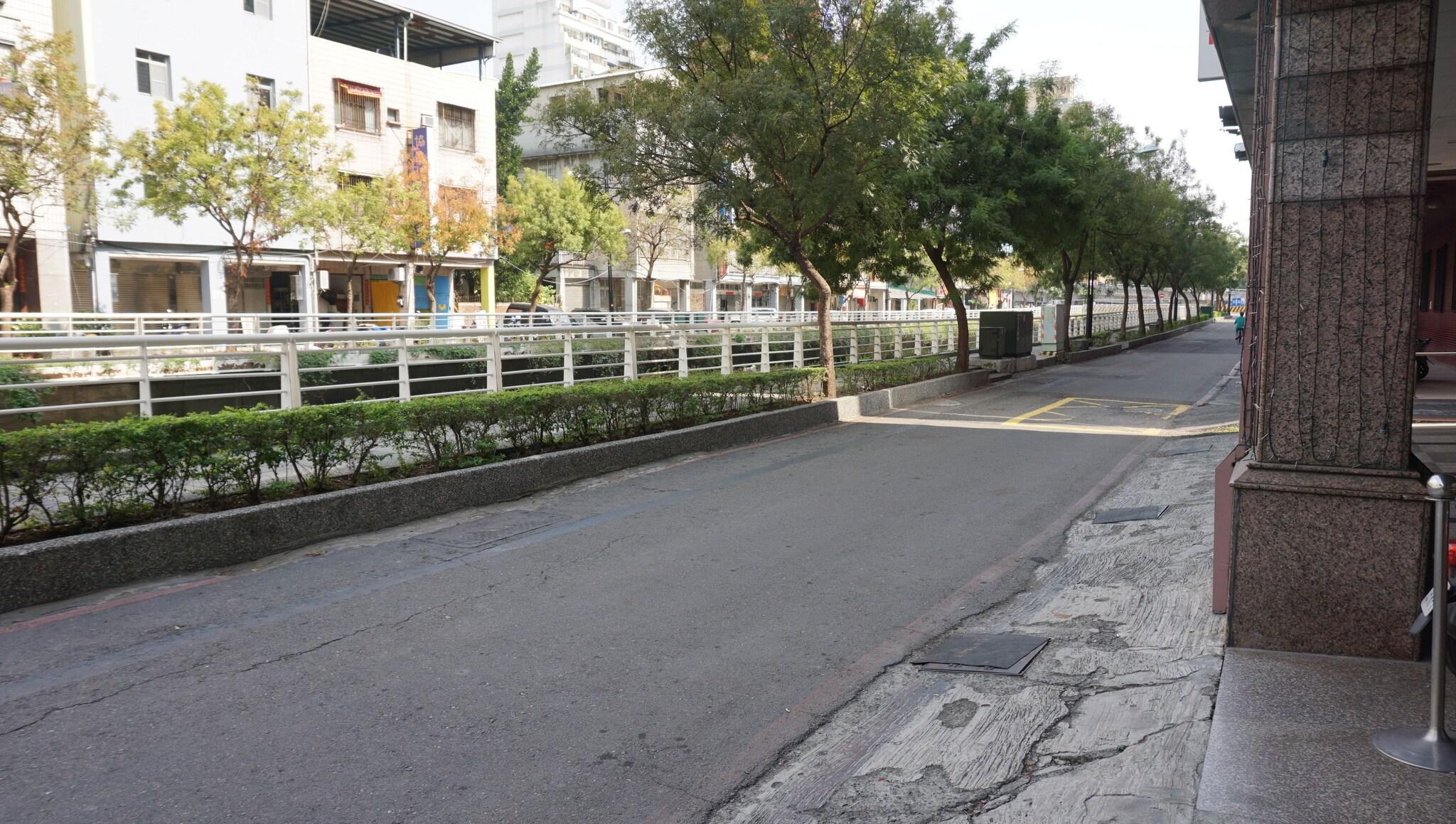 Riverside Hotel