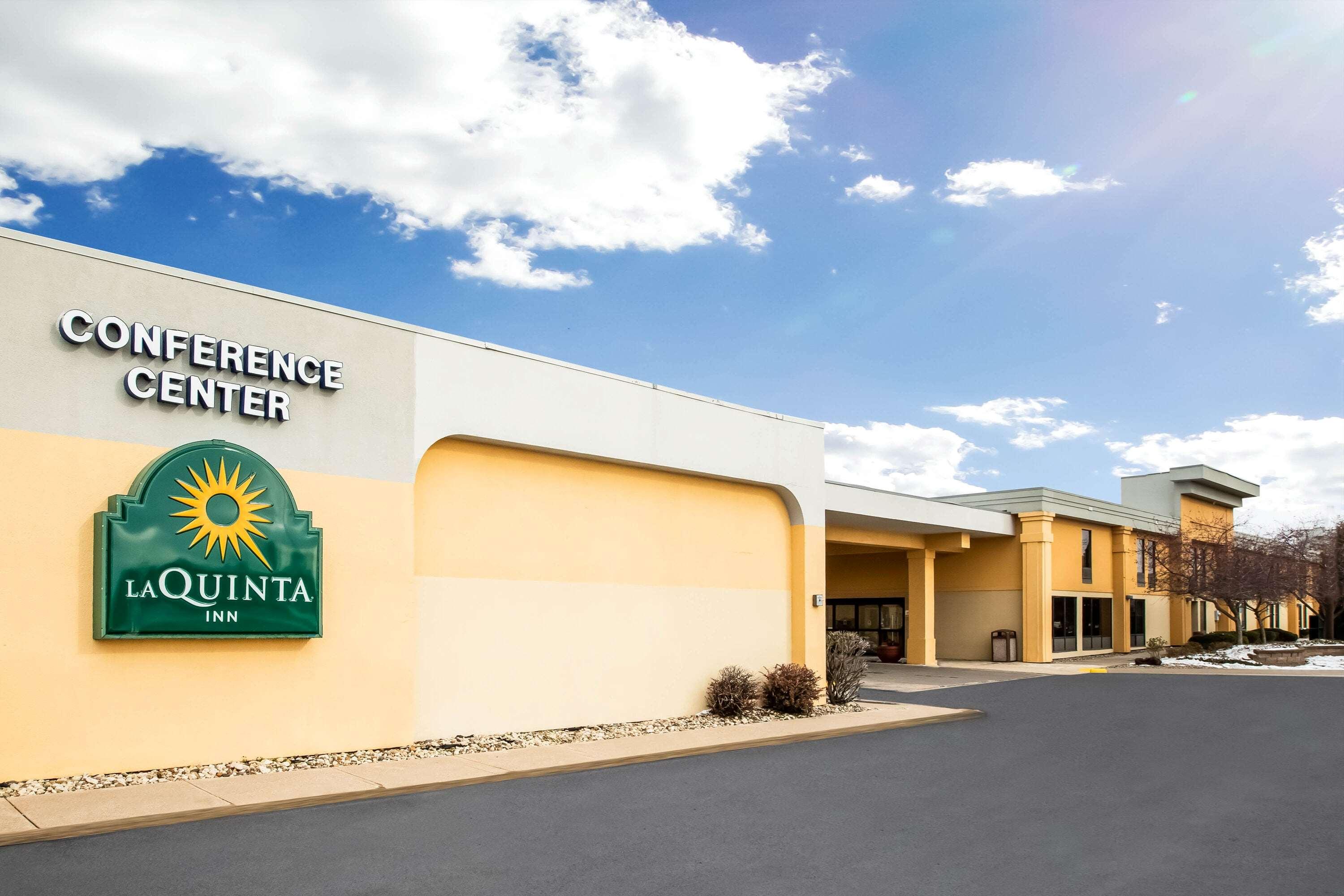 La Quinta Inn by Wyndham Davenport & Conference Center image