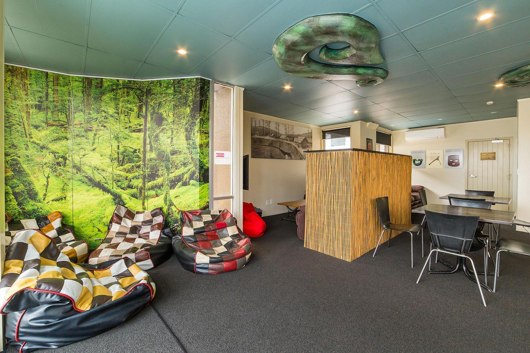 Sir Cedrics Tahuna Pod Hostel
