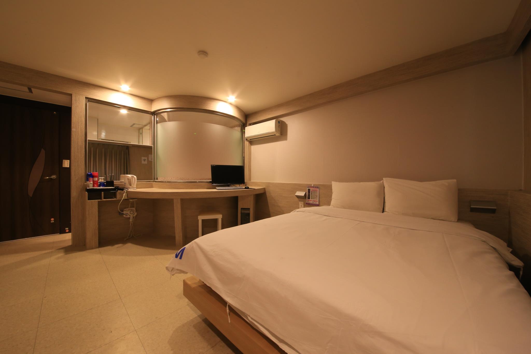 Hotel M story