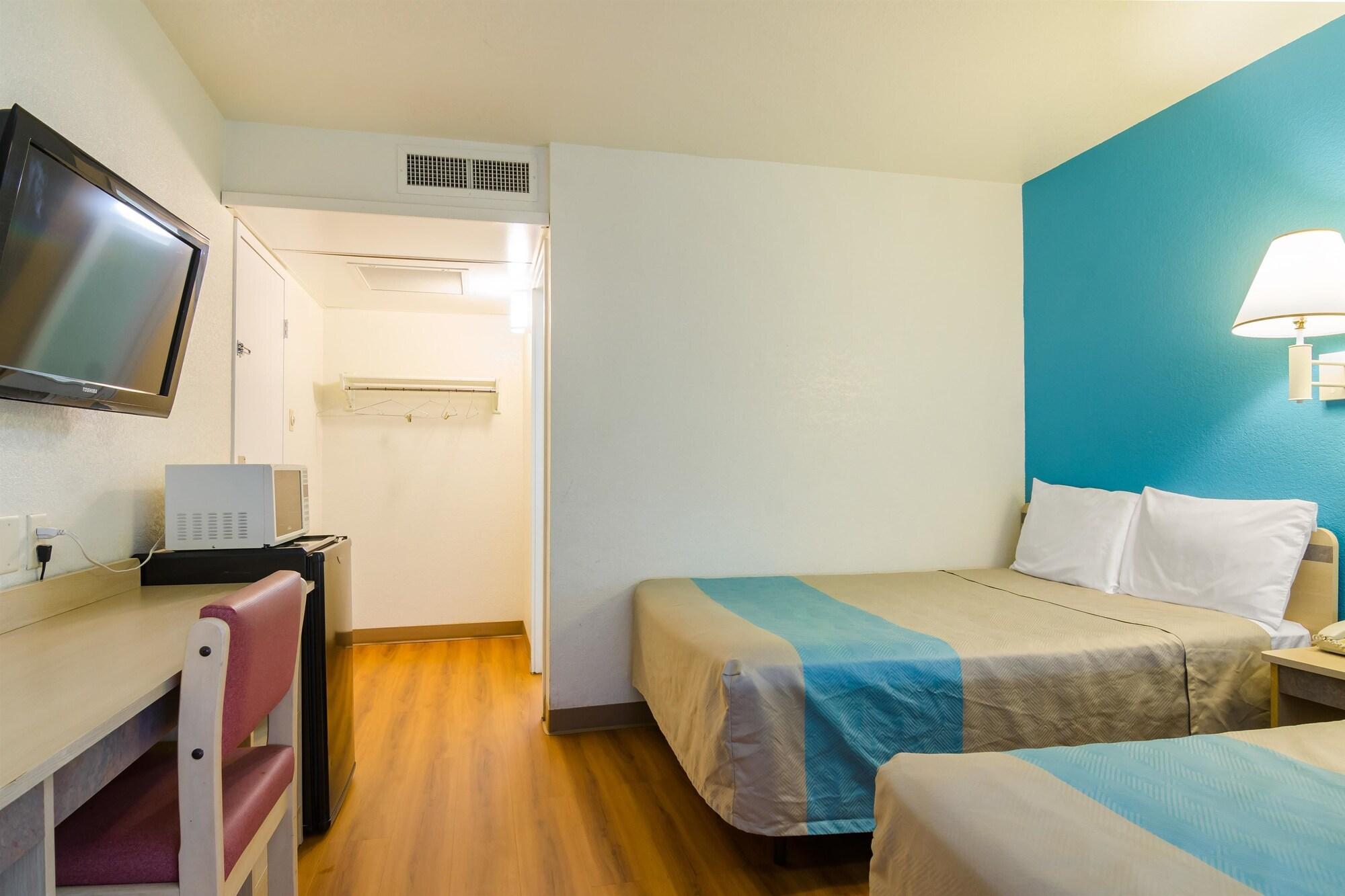 Motel 6 Mitchell Hotel (Mitchell) from £55 | lastminute.com