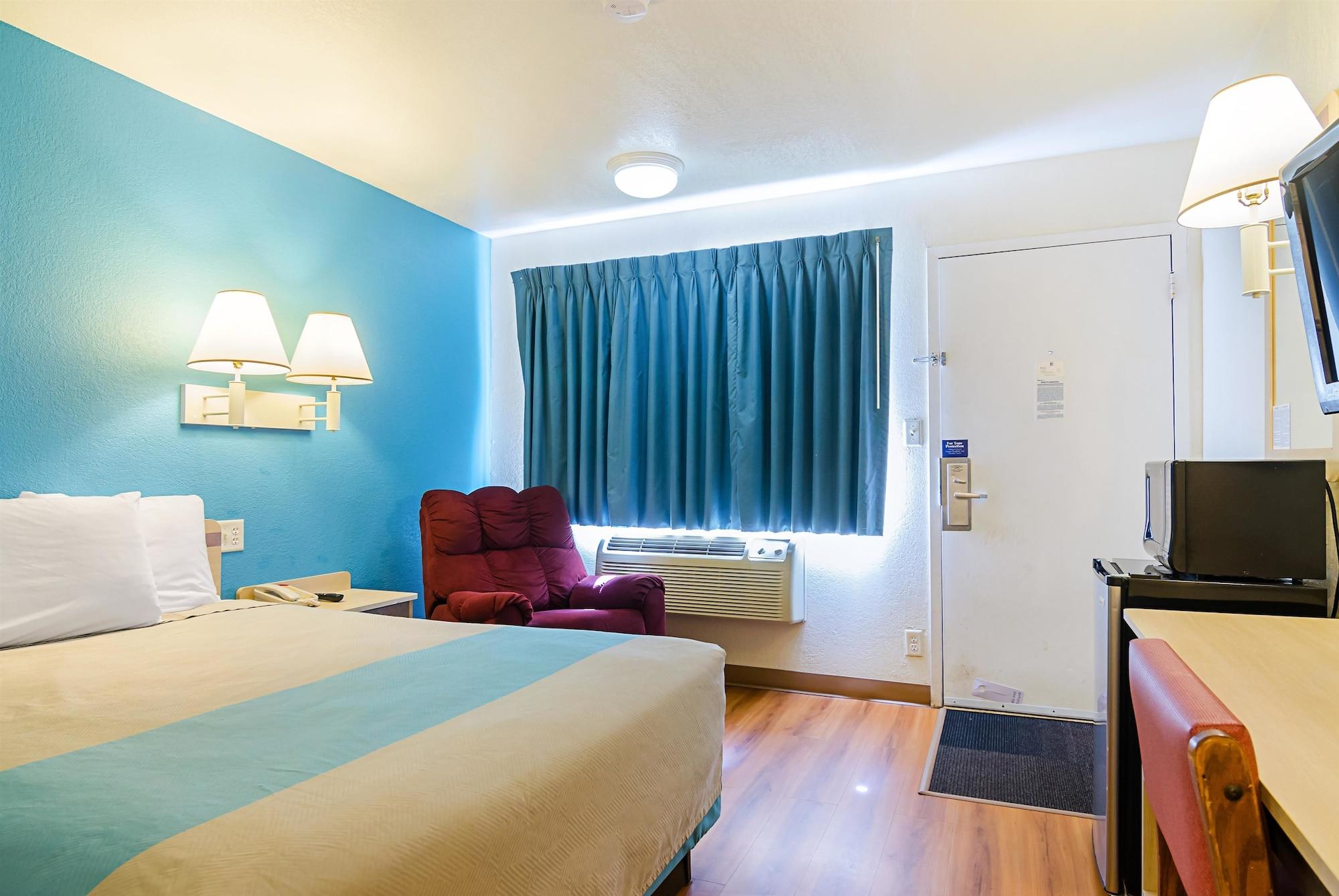 Motel 6 Mitchell Hotel (Mitchell) from £55 | lastminute.com