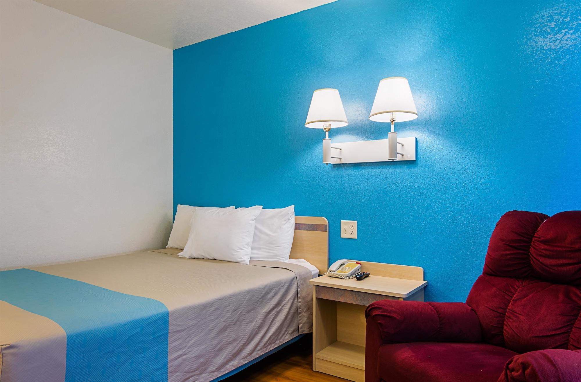 Motel 6 Mitchell Hotel (Mitchell) from £55 | lastminute.com