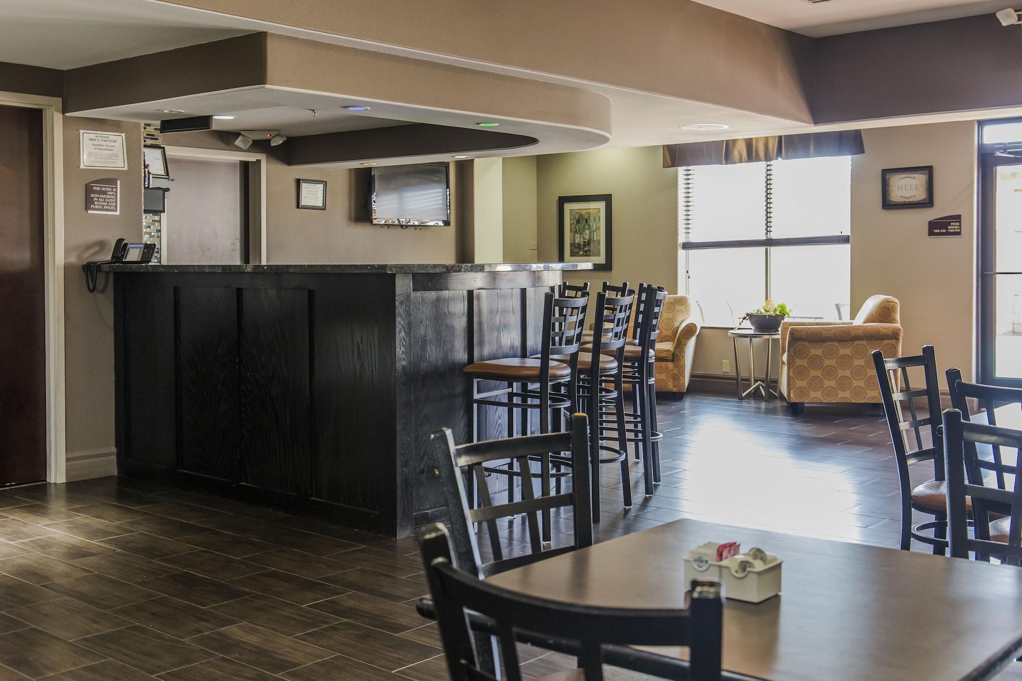 Red River Inn And Suites