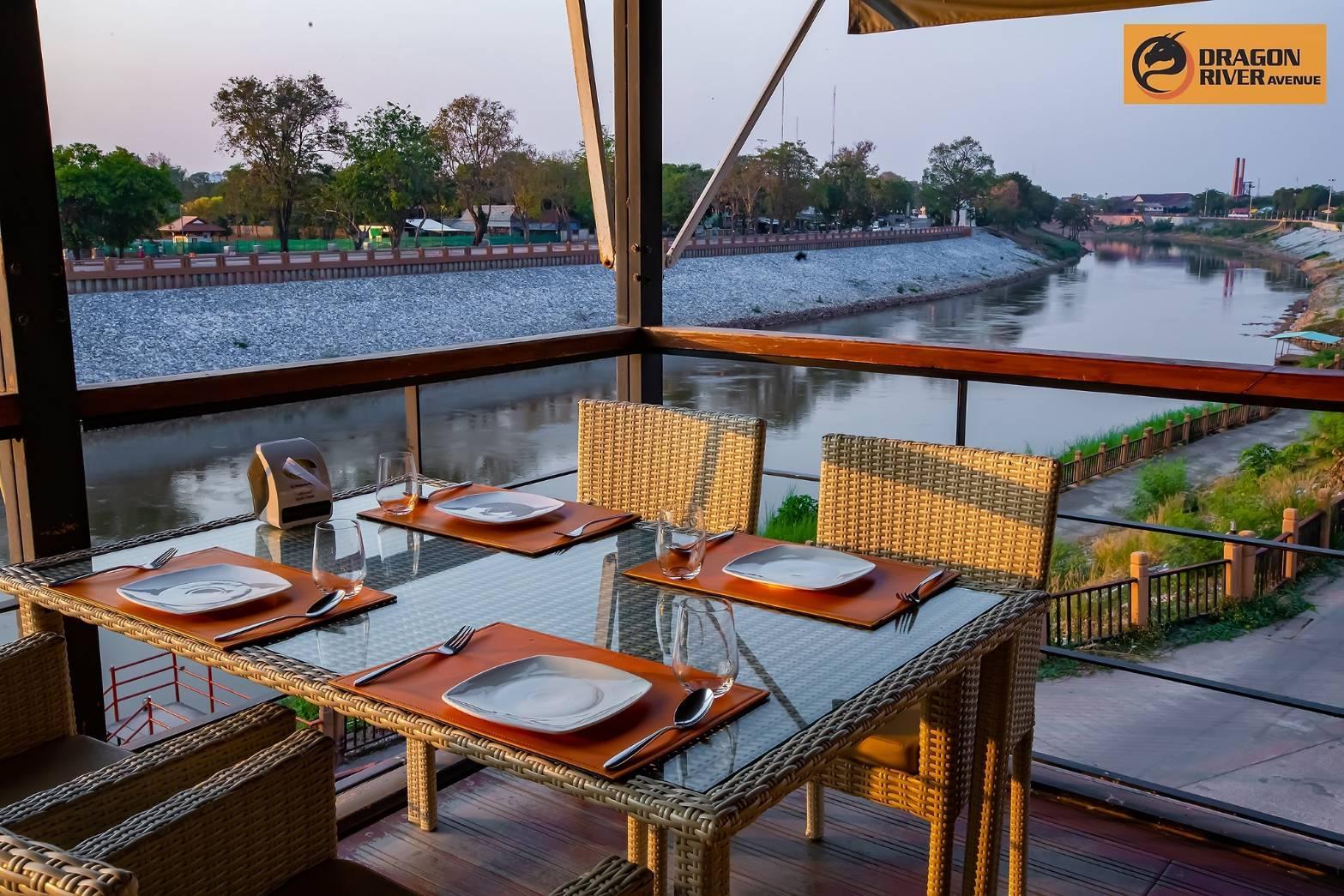 Dragon River Avenue Hotel