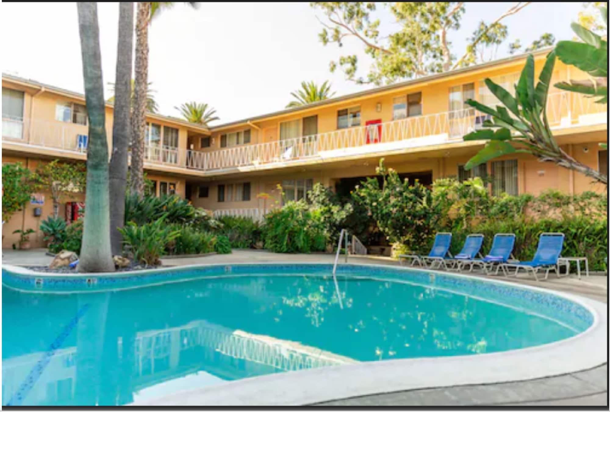 Cal Mar Hotel Suites