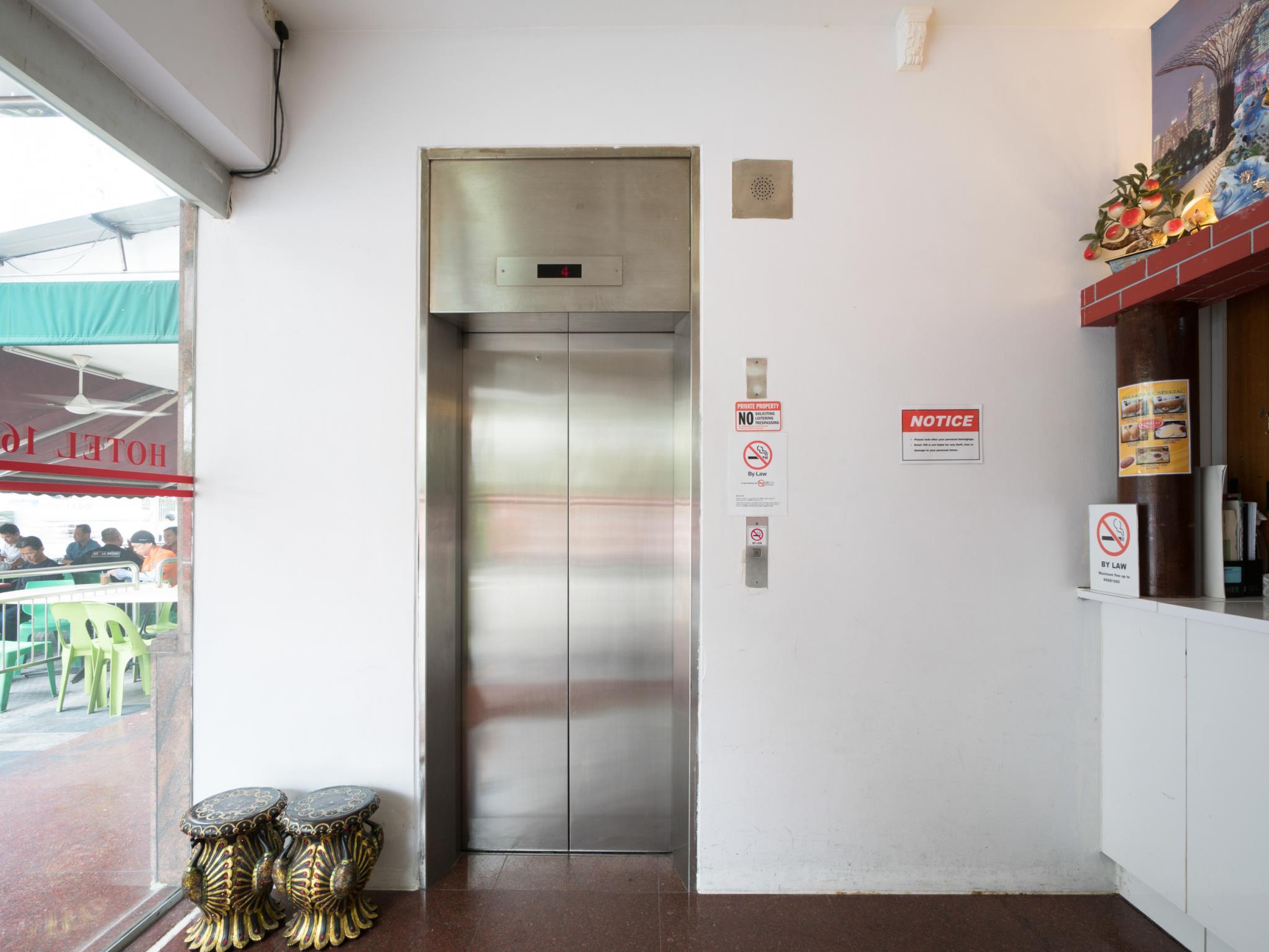 Hotel 165