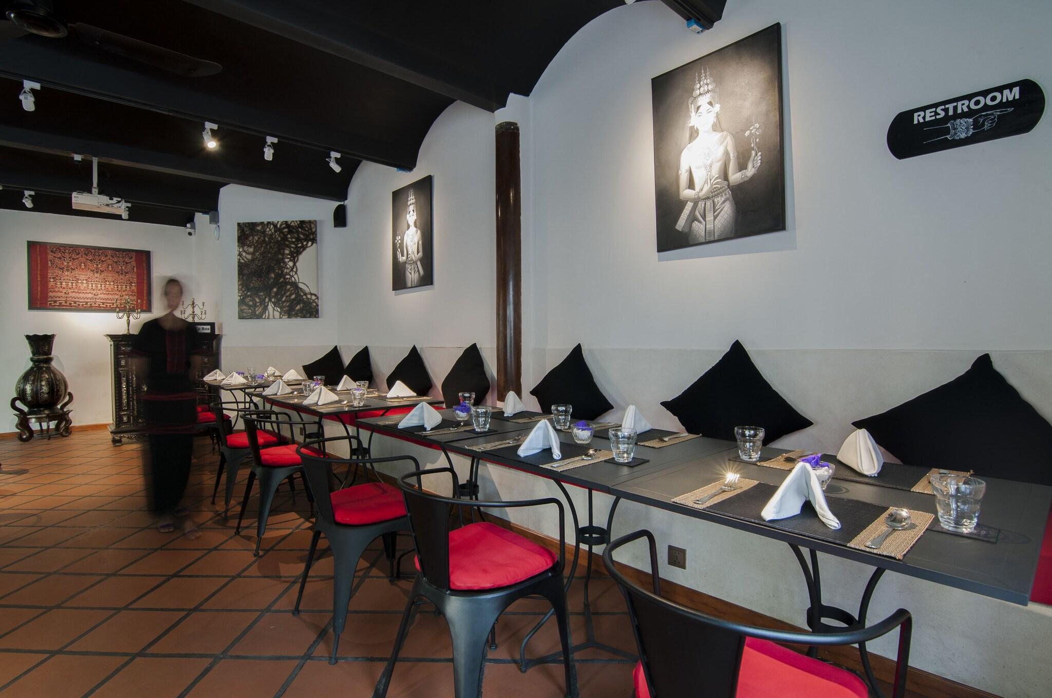 La Rose Suites