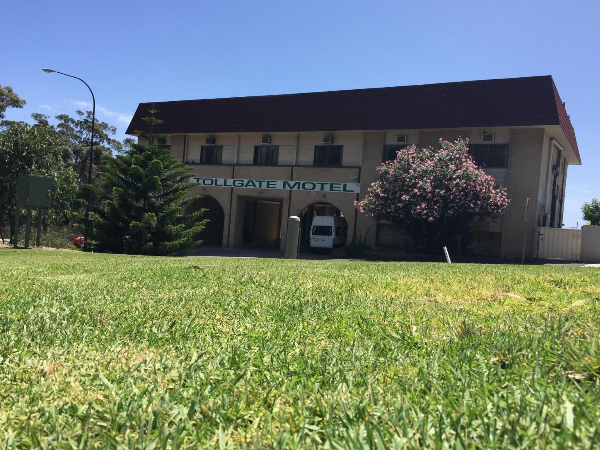 Tollgate Motel by null