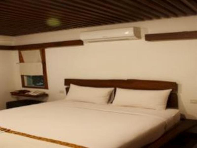 Flores Gallery Hotel