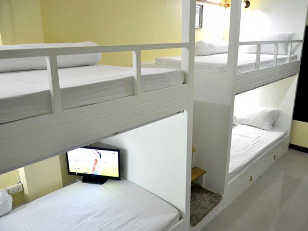 724 Green Light Cafe&bed Hostel, 78 Wua Lai Rd