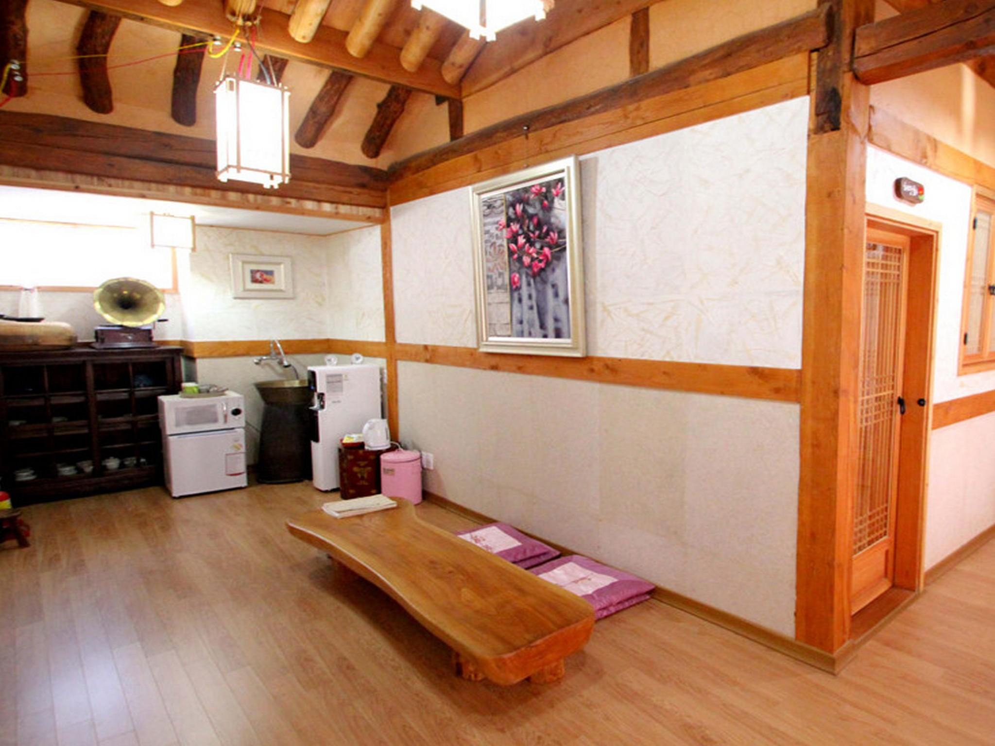Happiness Full Hanok Guesthouse Jeonju