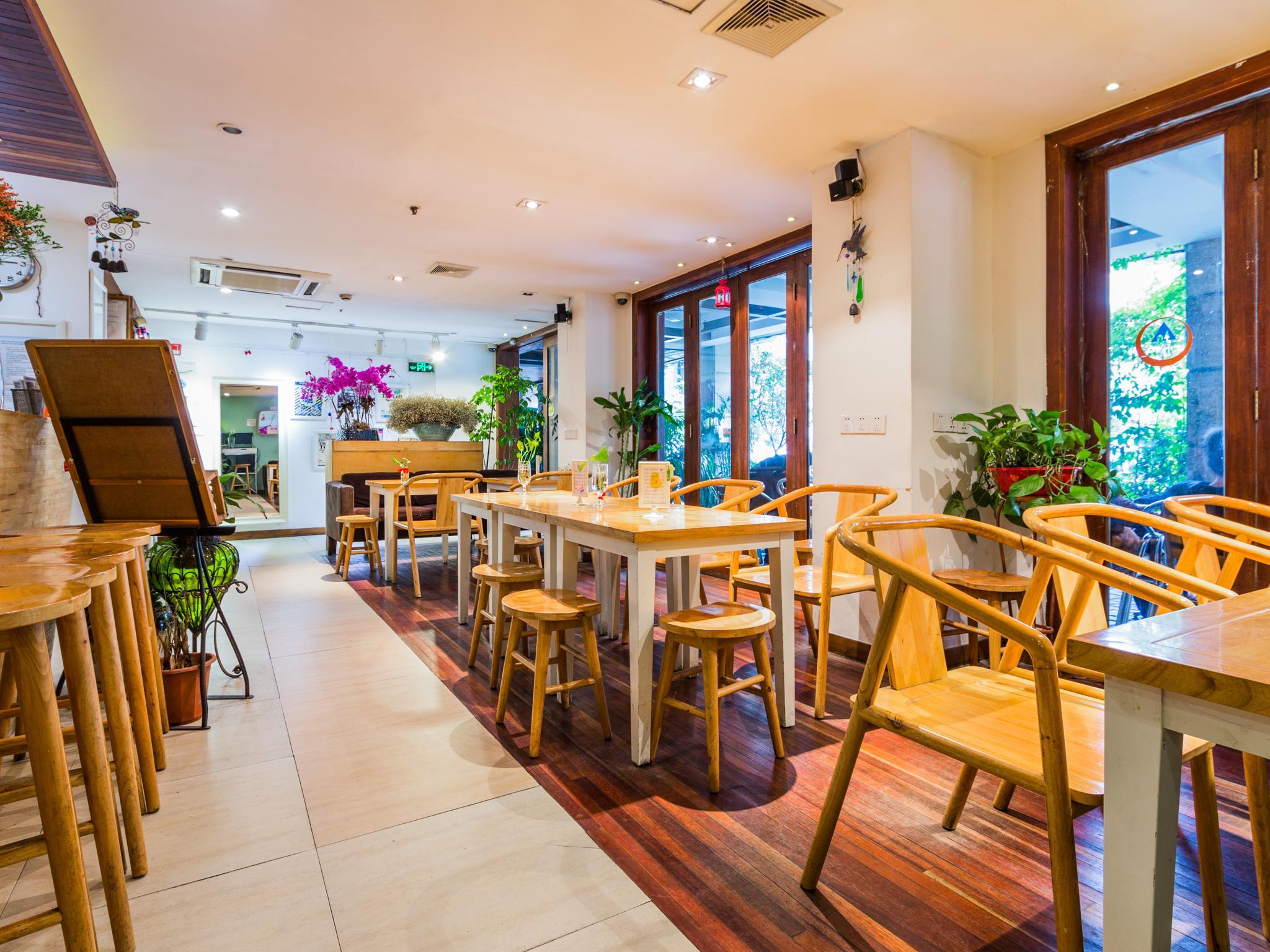 Nanjing Road Youth Hostel