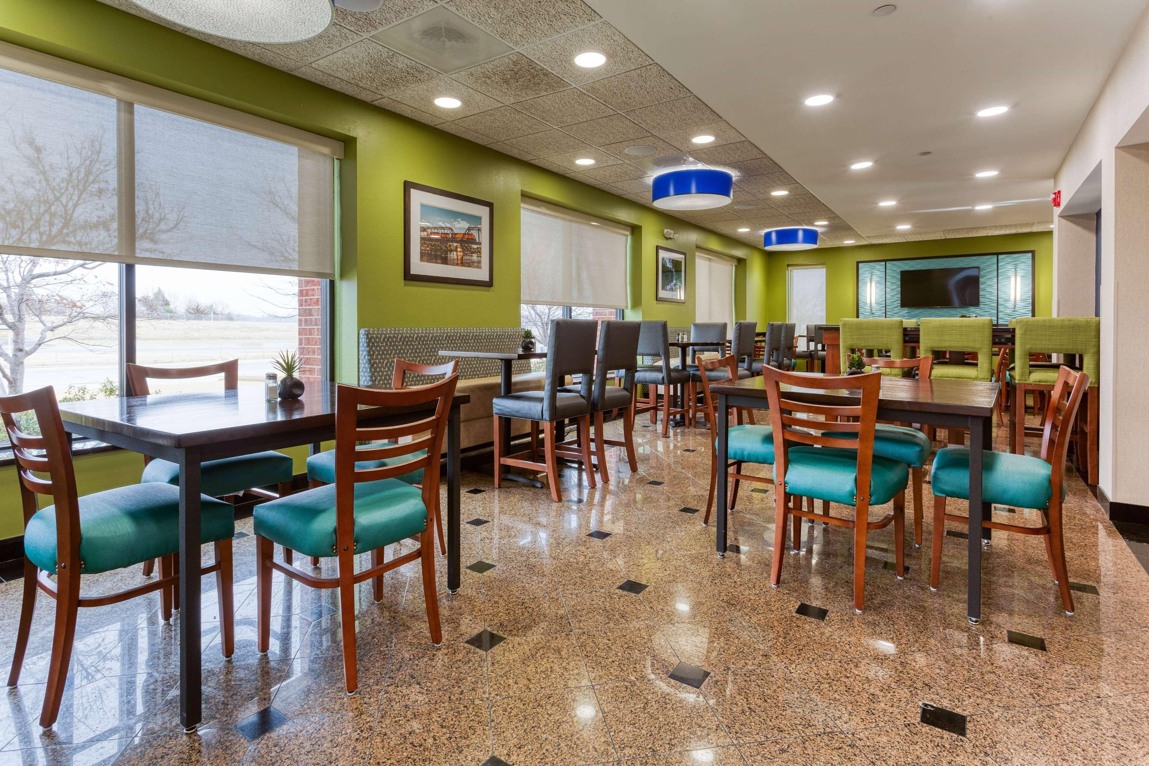 Heritage Inn & Suites St Louis/Fenton Trademark