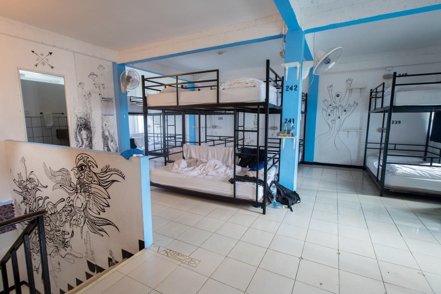 BODEGA BANGKOK PARTY HOSTEL