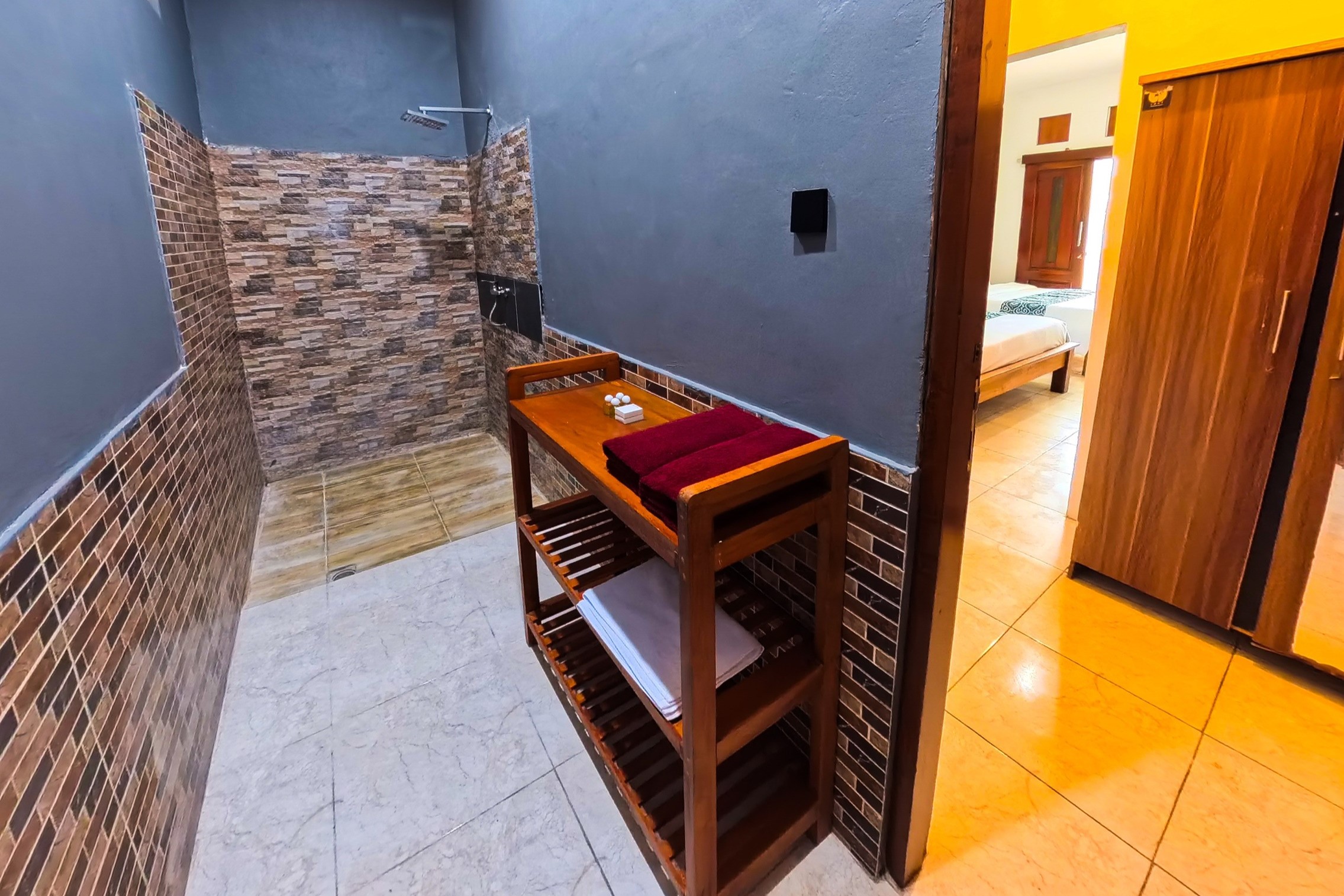 Ketapang Guesthouse Echo Beach Canggu by ZUZU