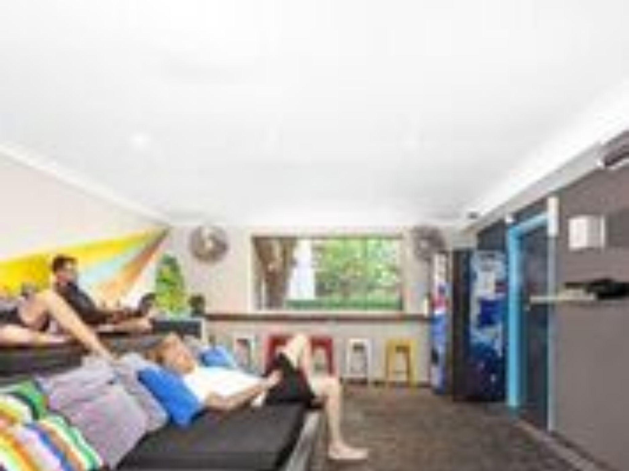 Summer House Backpackers by null