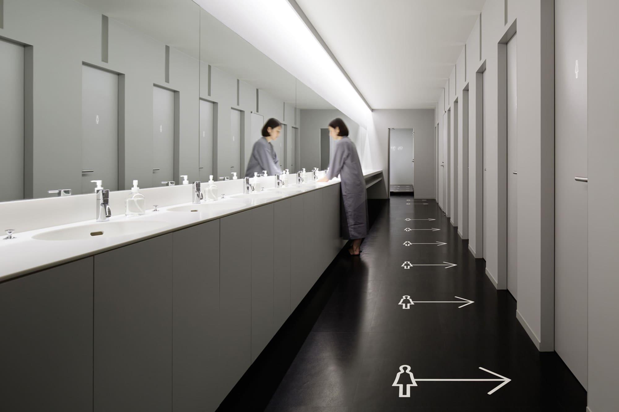 Nine Hours Narita Airport by null