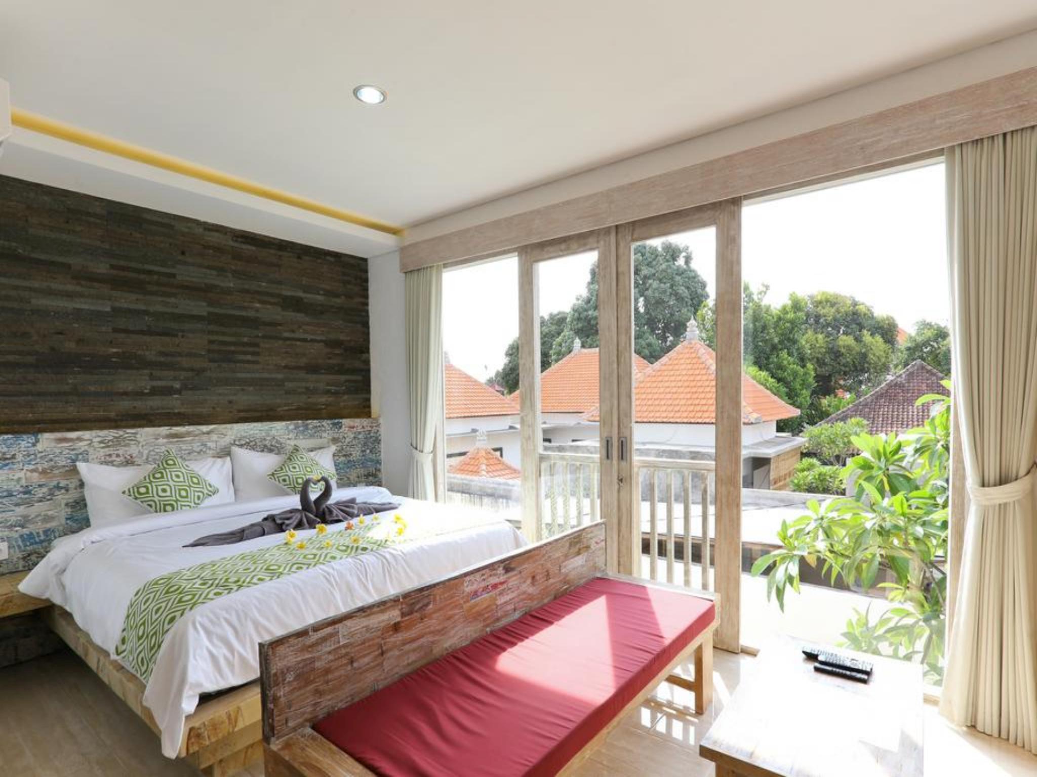 Green Studio Apartment