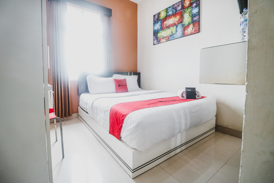 RedDoorz Plus near Universitas Negeri Makassar