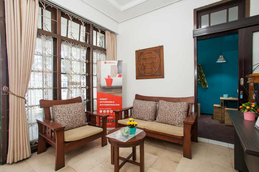 RedDoorz near Sanan