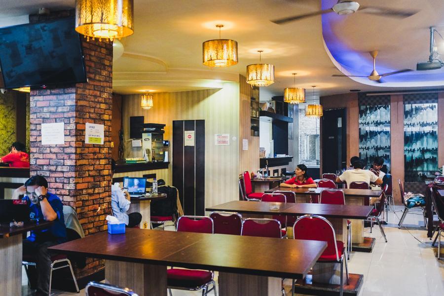 RedDoorz Plus near Mall Panakkukang 2