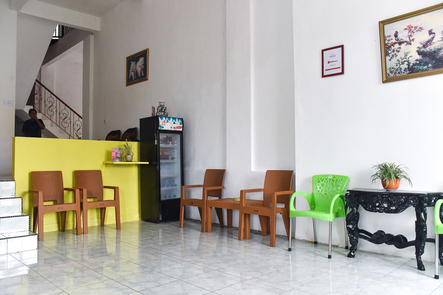 RedDoorz near Sultan Hasanuddin Airport 2